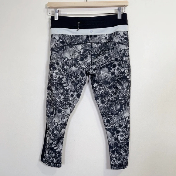 LULULEMON | UP THE PACE CROP - Picture 9 of 10